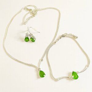 Vintage Avon Silvertone Necklace , Earrings & Bracelet Set Pear Shape